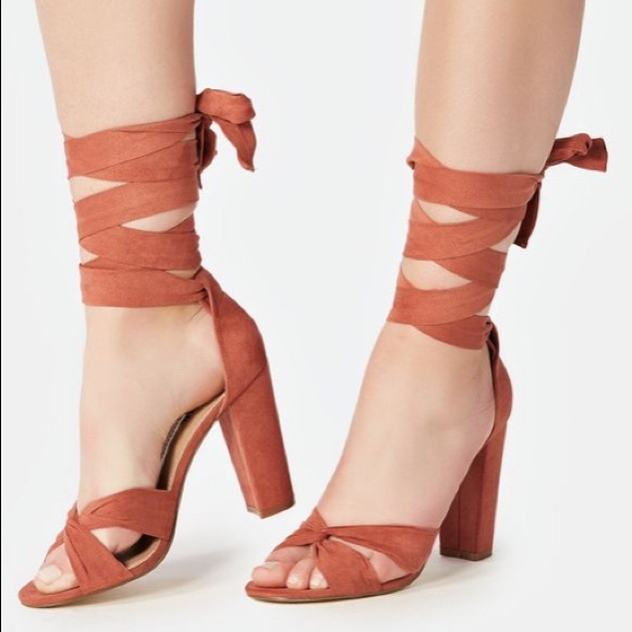 Laced up high heels - Picture 5 of 6